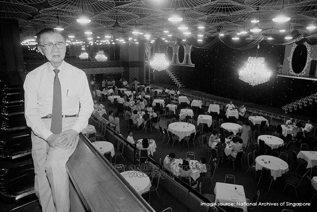 09a-OWNER OF TROPICANA THEATRE AT SCOTTS ROAD, S C SHAW OVERLOOKING THE ORCHID LANTERN ROOM AS THE NIGHTCLUB CLOSED AFTER 21 YEARS OF OPERATION