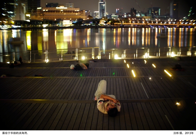 01-53c-Marina-Bay-Sleeping-Outdoors-露宿于华丽的滨海湾